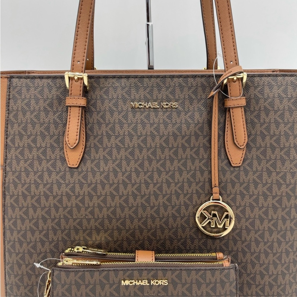 Michael Kors Large Gilly Travel Tote and Double Zip Wallet Wristlet Brown - Picture 3 of 15